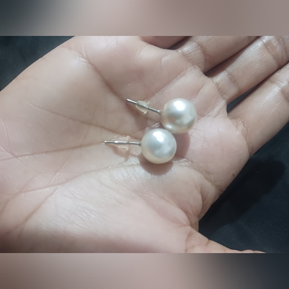 Women Fashion Pearl White Ball Mini Stud Earrings - Picture 5 of 6